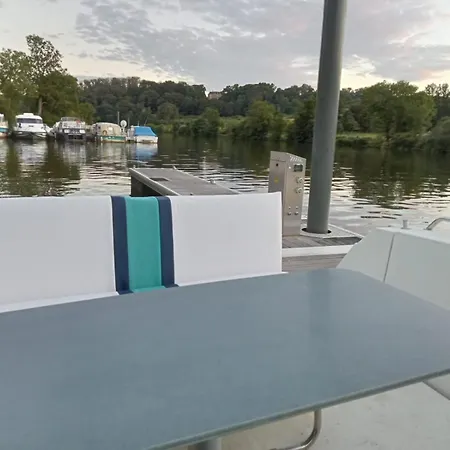 Úszó hotel Bateau-gite Sur Le Halage De La Mayenne