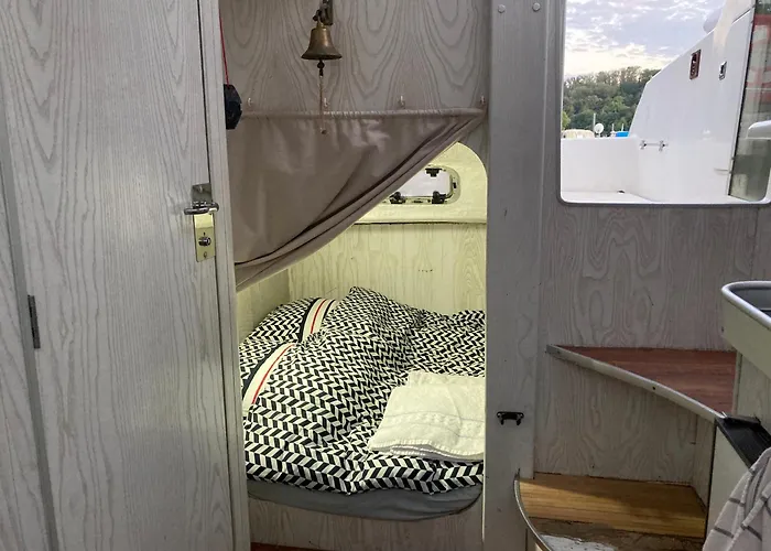 Bateau-gite Sur Le Halage De La Mayenne Úszó hotel L'Huisserie